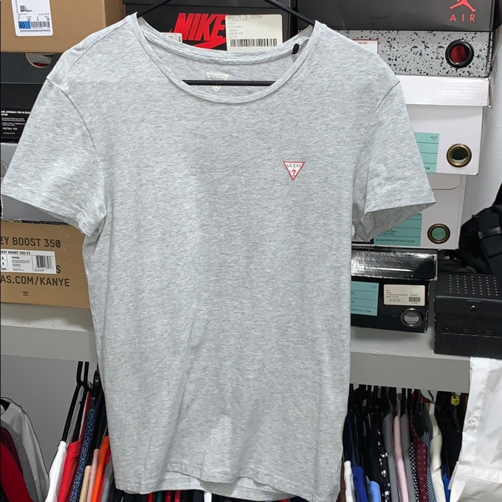 Guess logo t shirt size small